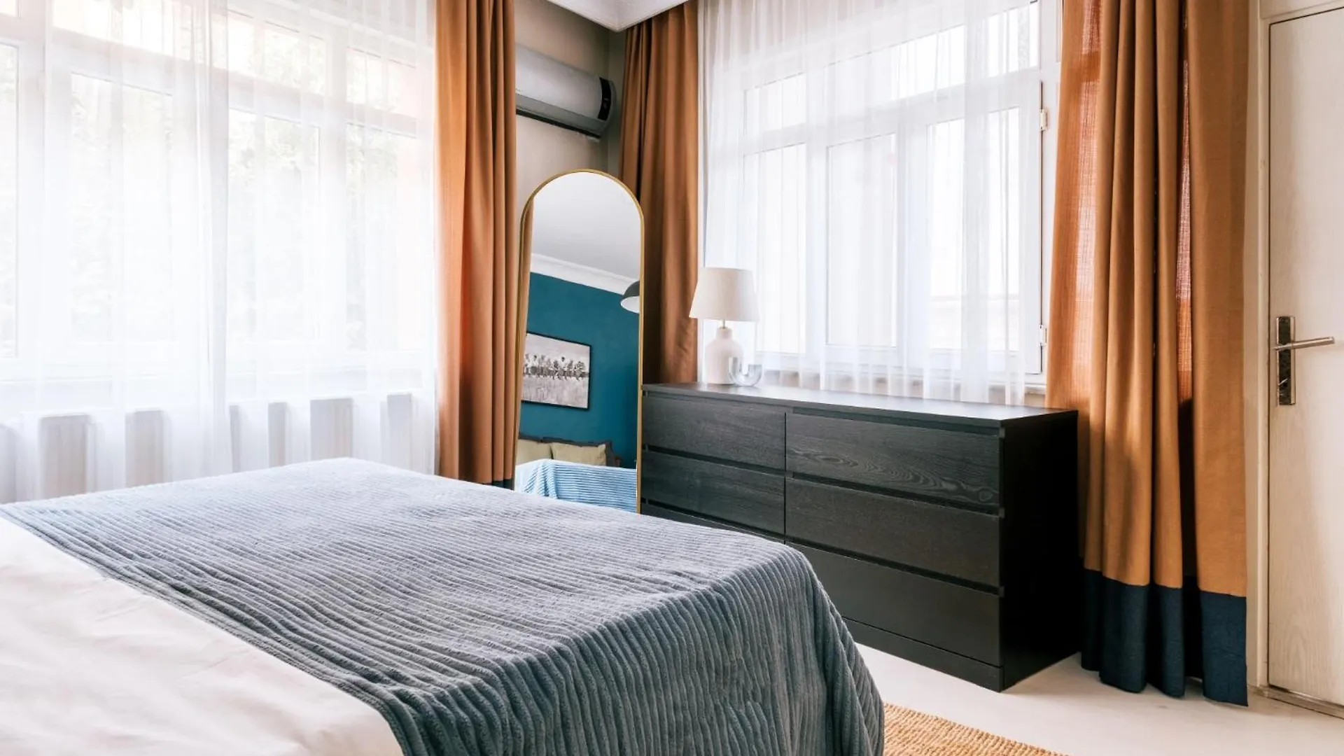 Apartment Modern Spacious Flat W Balcony 5 Min To Taksim Istanbul